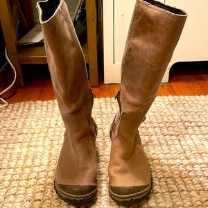Sorel rain boots size 7.5